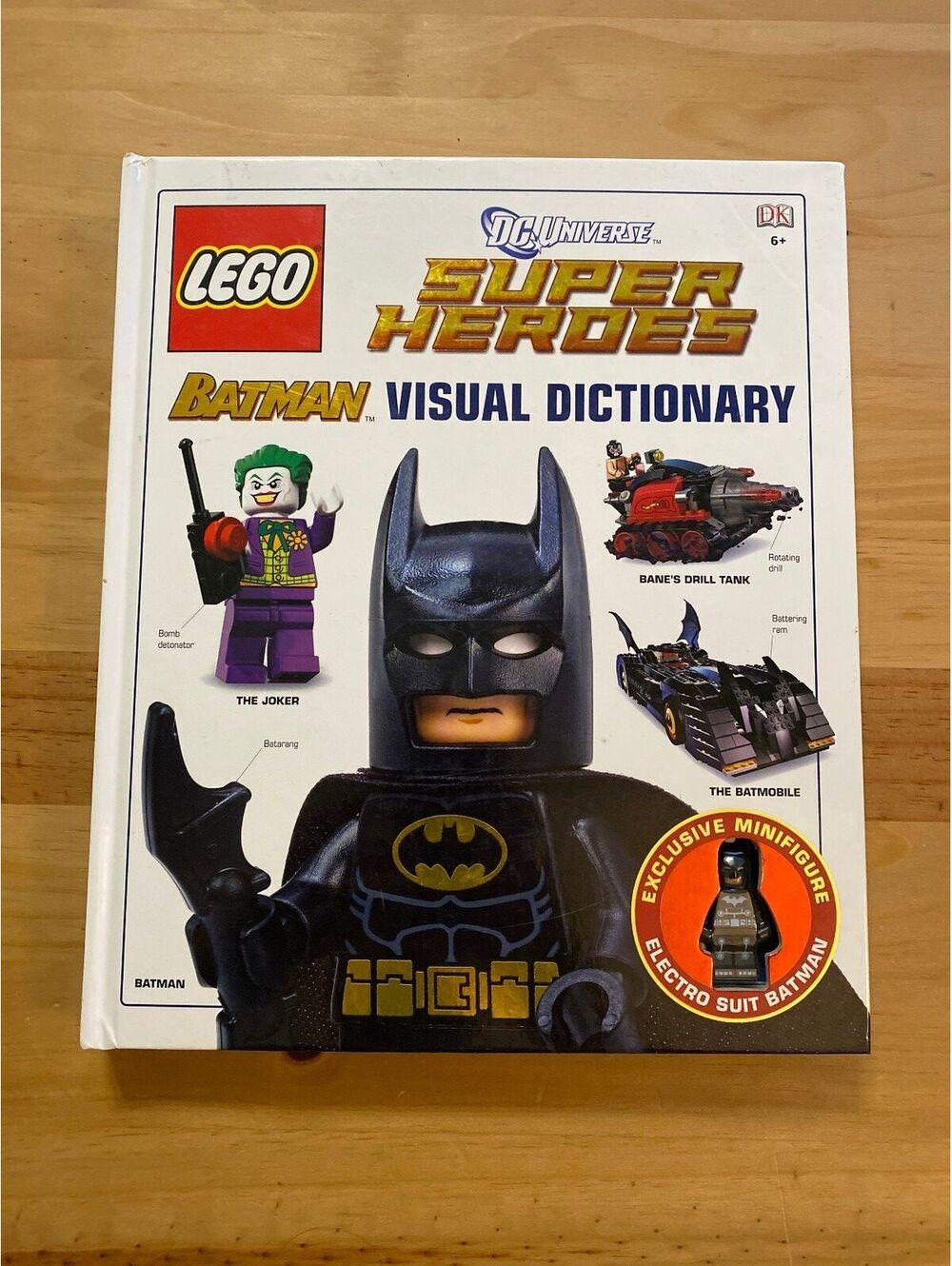 LEGO Batman Visual Dictionary 2012 w/ Sealed Exclusive Electro Suit Batman SH046